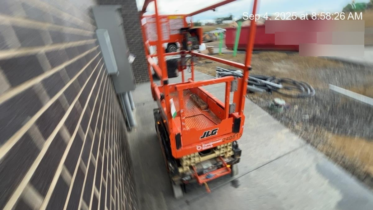 2022 JLG ES1330L