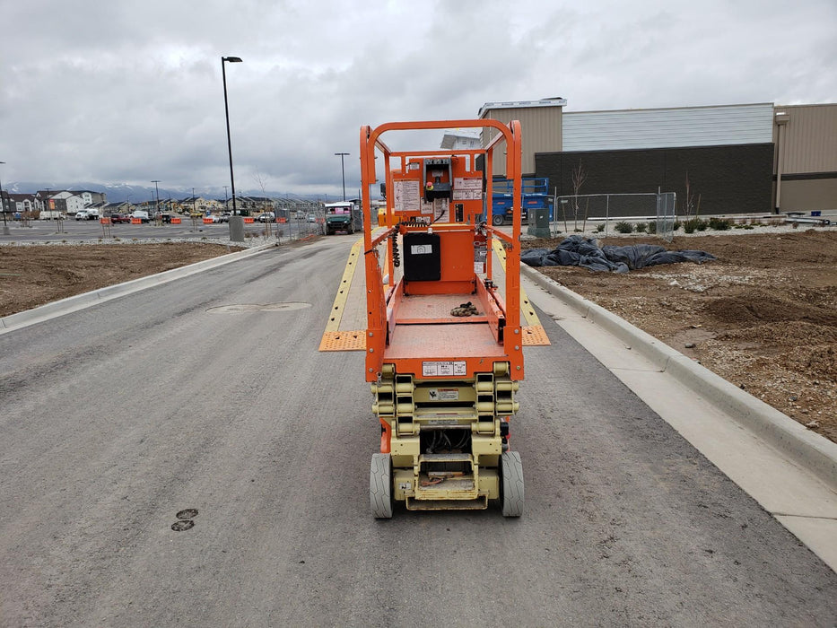 2016 JLG 1930ES Standard Options