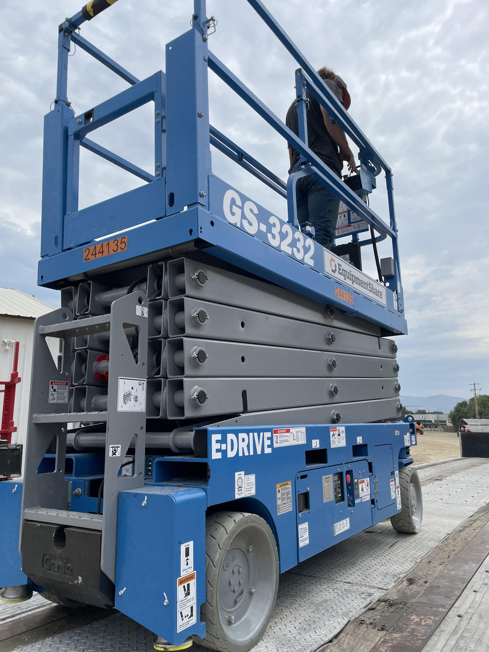 2022 GENIE GS-3232