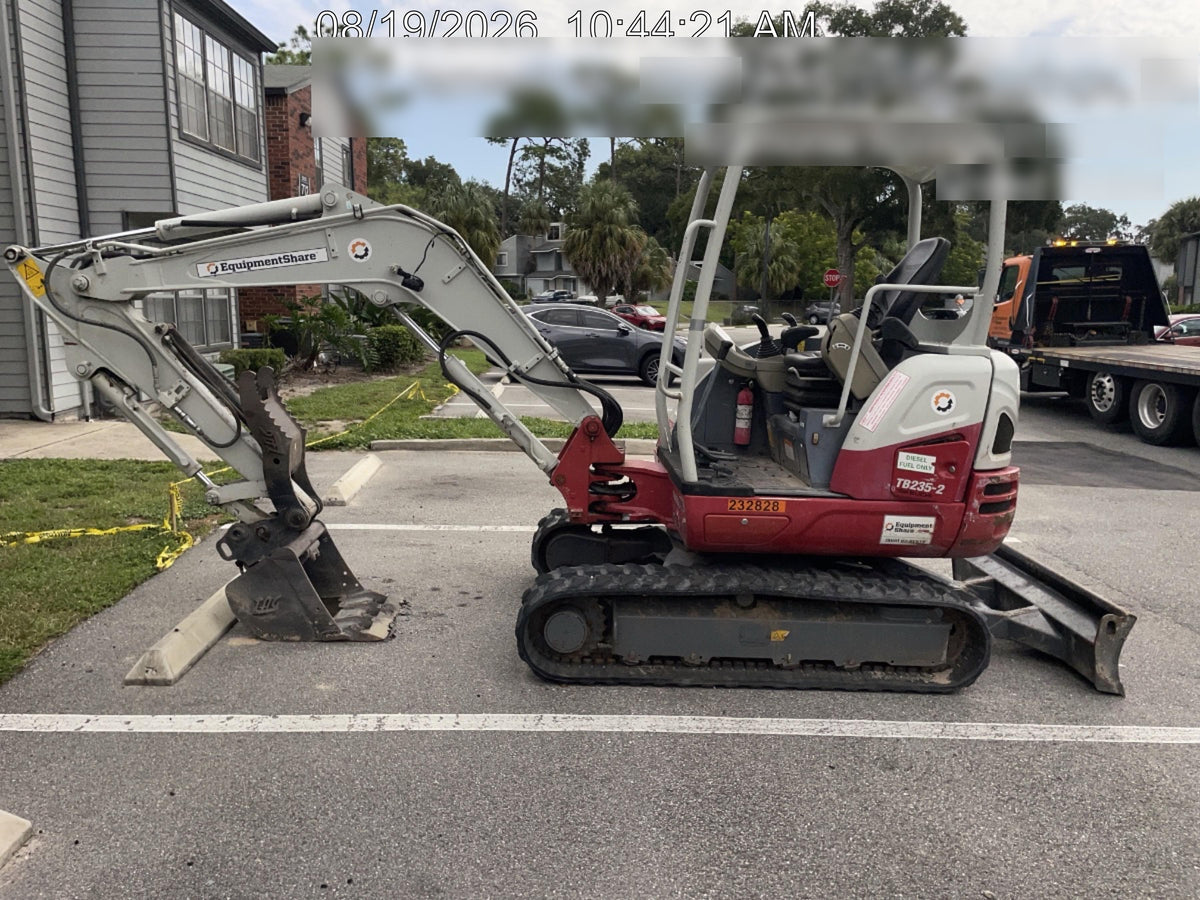 2022 TAKEUCHI TB235-2R