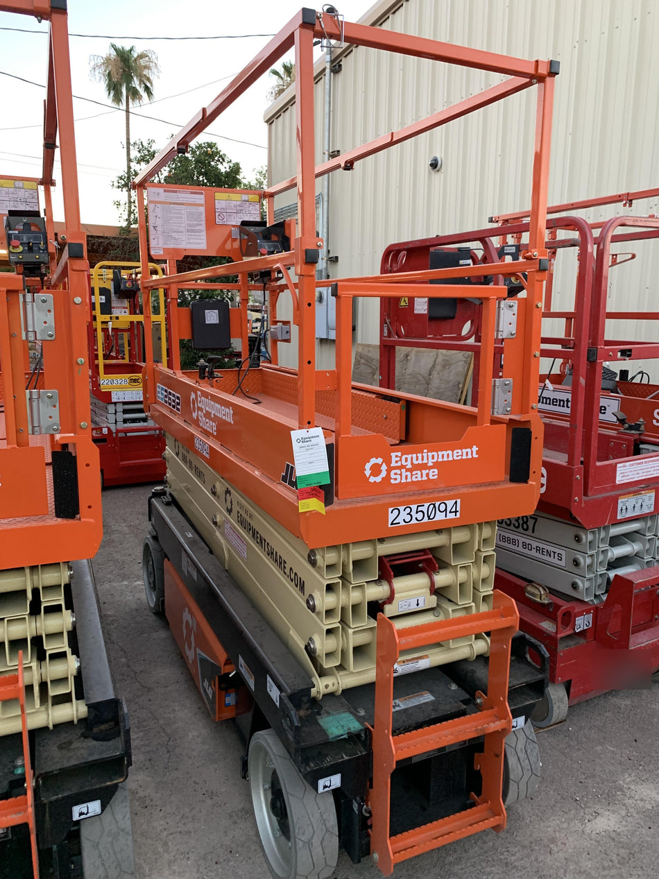 2022 JLG ES2632