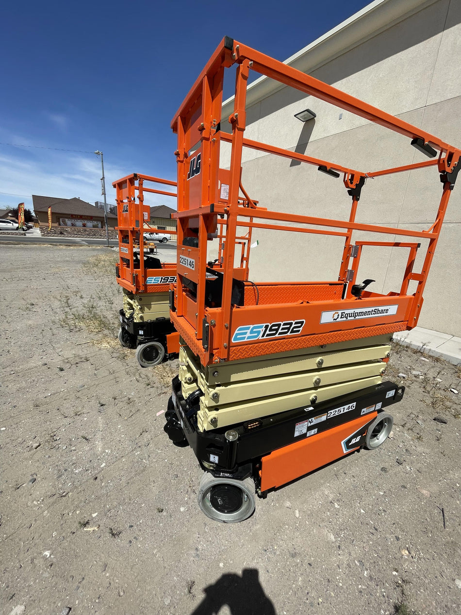 2022 JLG ES1932