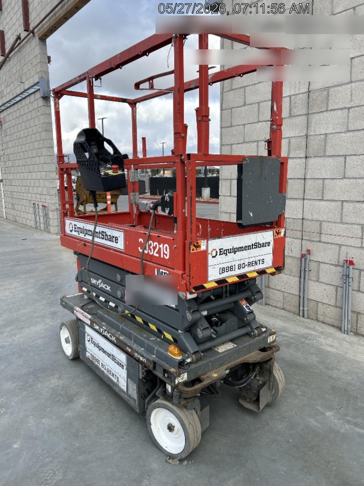 2020 Skyjack SJIII-3219 Solid NM Tires, Half height spring hinged entry gate, Dual Beacons, 800W Inverter