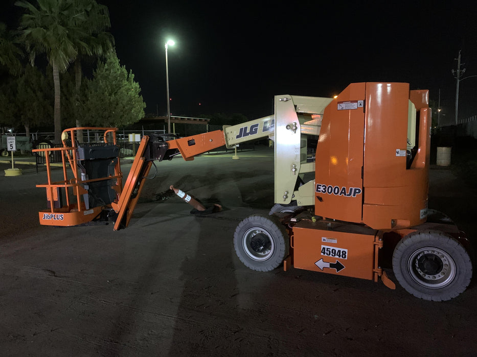 2019 JLG E300AJP