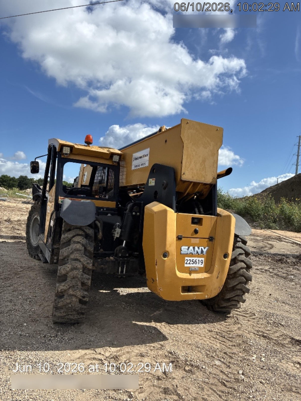2022 SANY STH1056