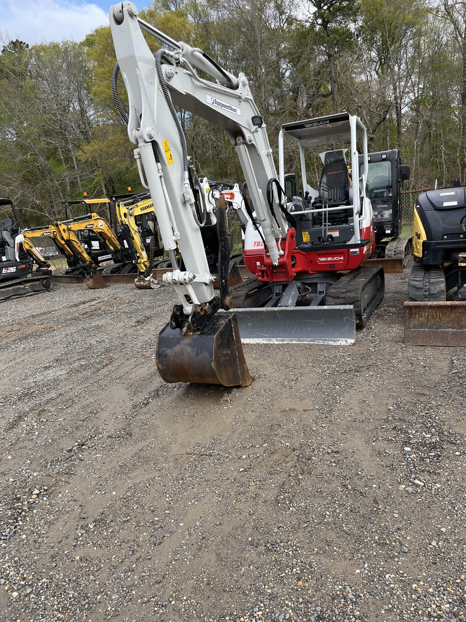 2022 TAKEUCHI TB250-2R