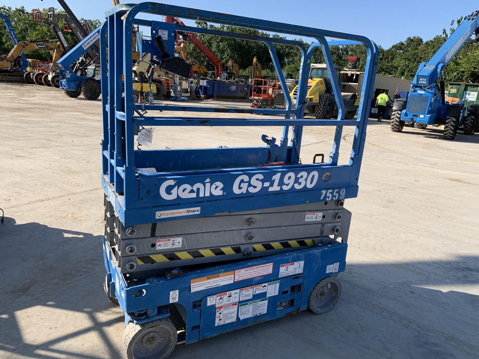 2017 Genie GS-1930 Genie GS-1930 Lift w/Fixed Rail and Chain Entry