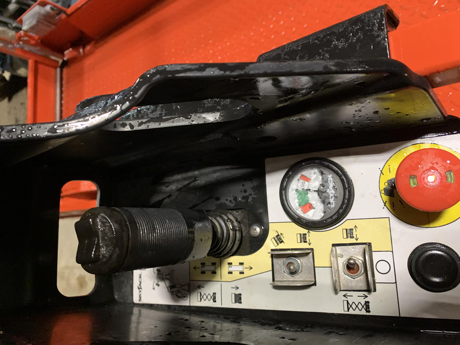 2020 Skyjack SJIII-3220 Solid NM Tires, Half height spring hinged entry gate, Dual Beacons, 6' Powered Extension Deck