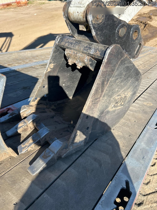 2025 TAKEUCHI 18" HD Bucket - Takeuchi