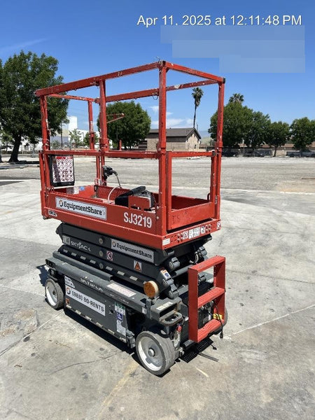 2020 Skyjack SJIII-3219 Solid NM Tires, Half height spring hinged entry gate, Dual Beacons, 800W Inverter