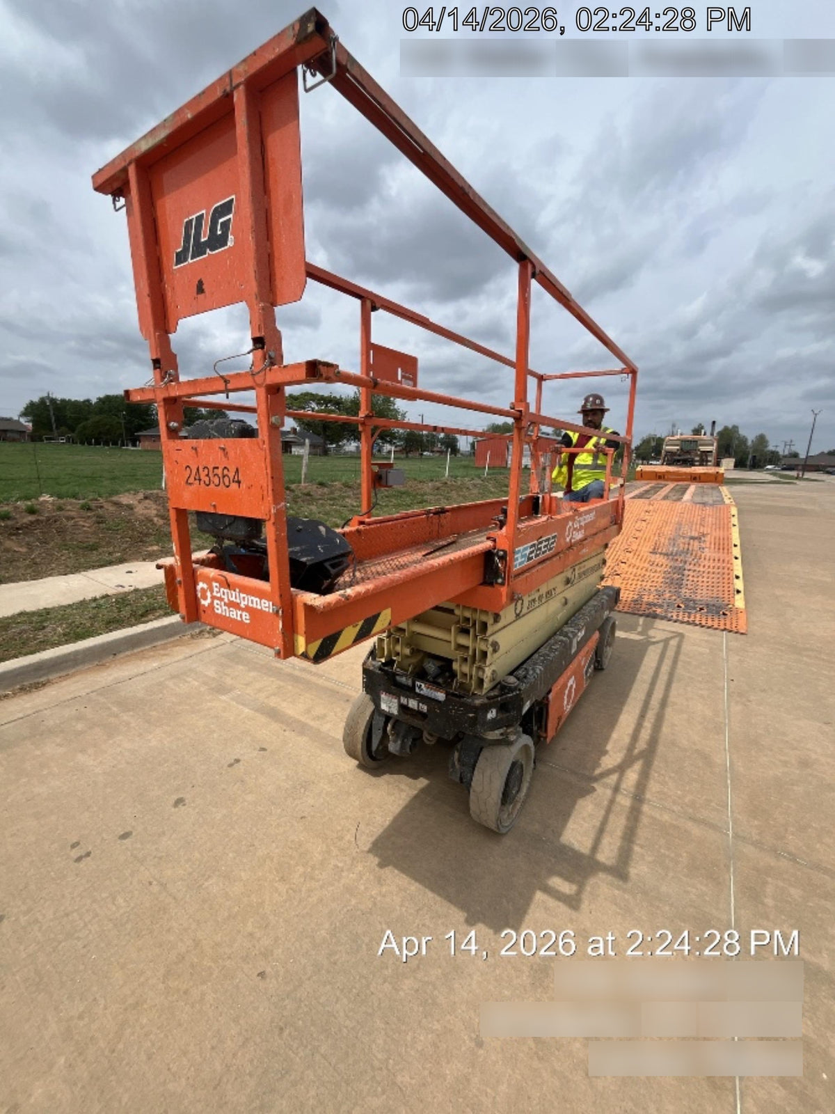 2022 JLG ES2632
