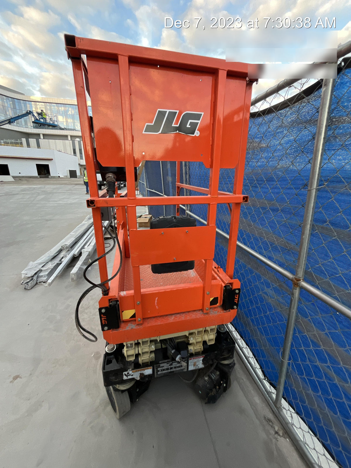 2022 JLG ES1330L