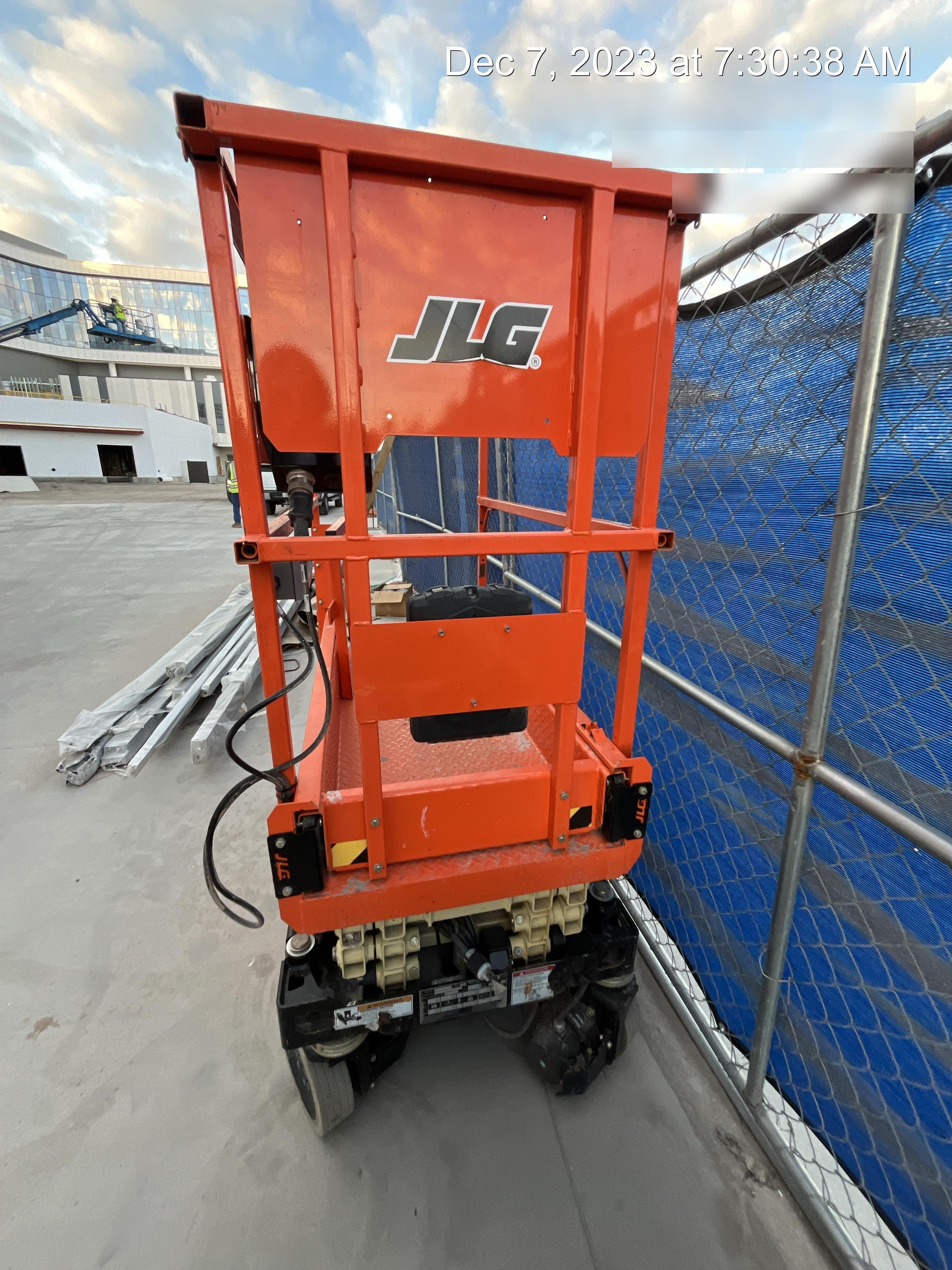 2022 JLG ES1330L