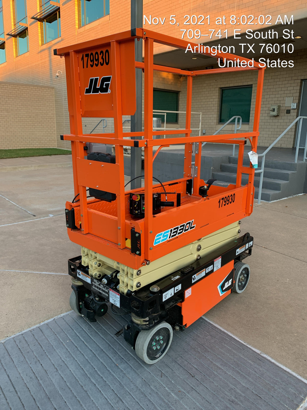 2021 JLG ES1330L