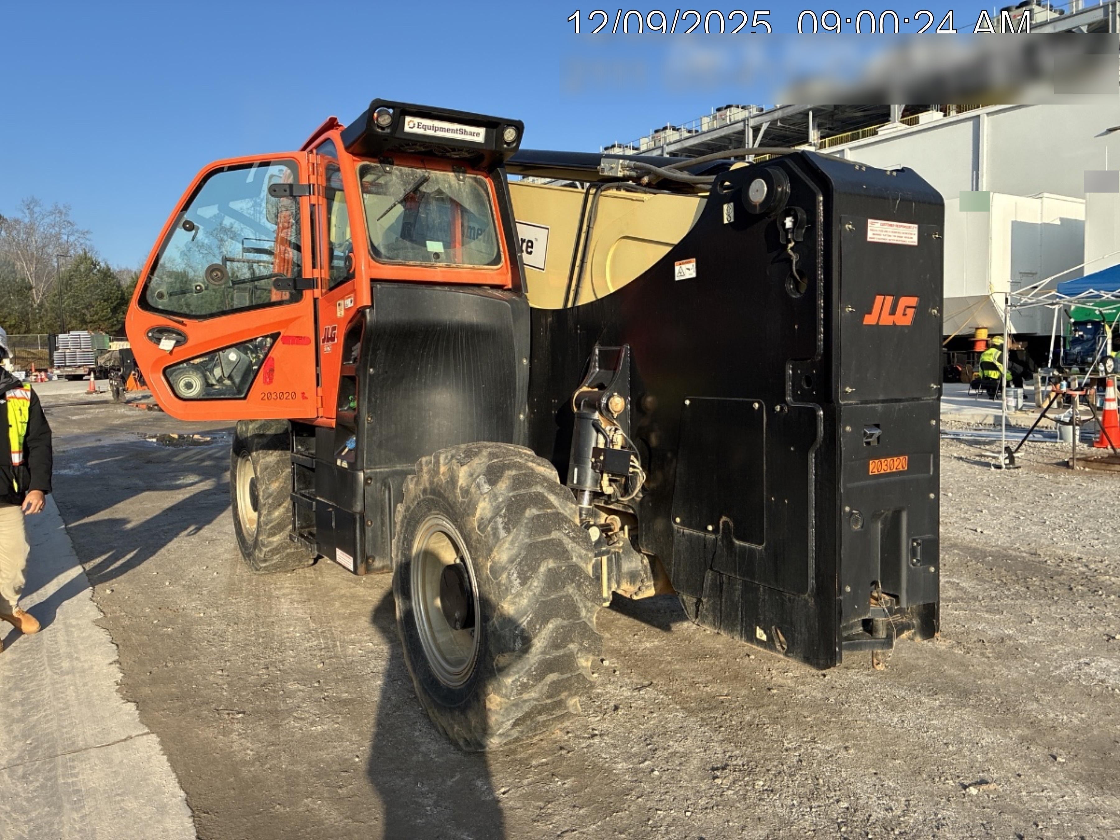 2021 JLG 1075
