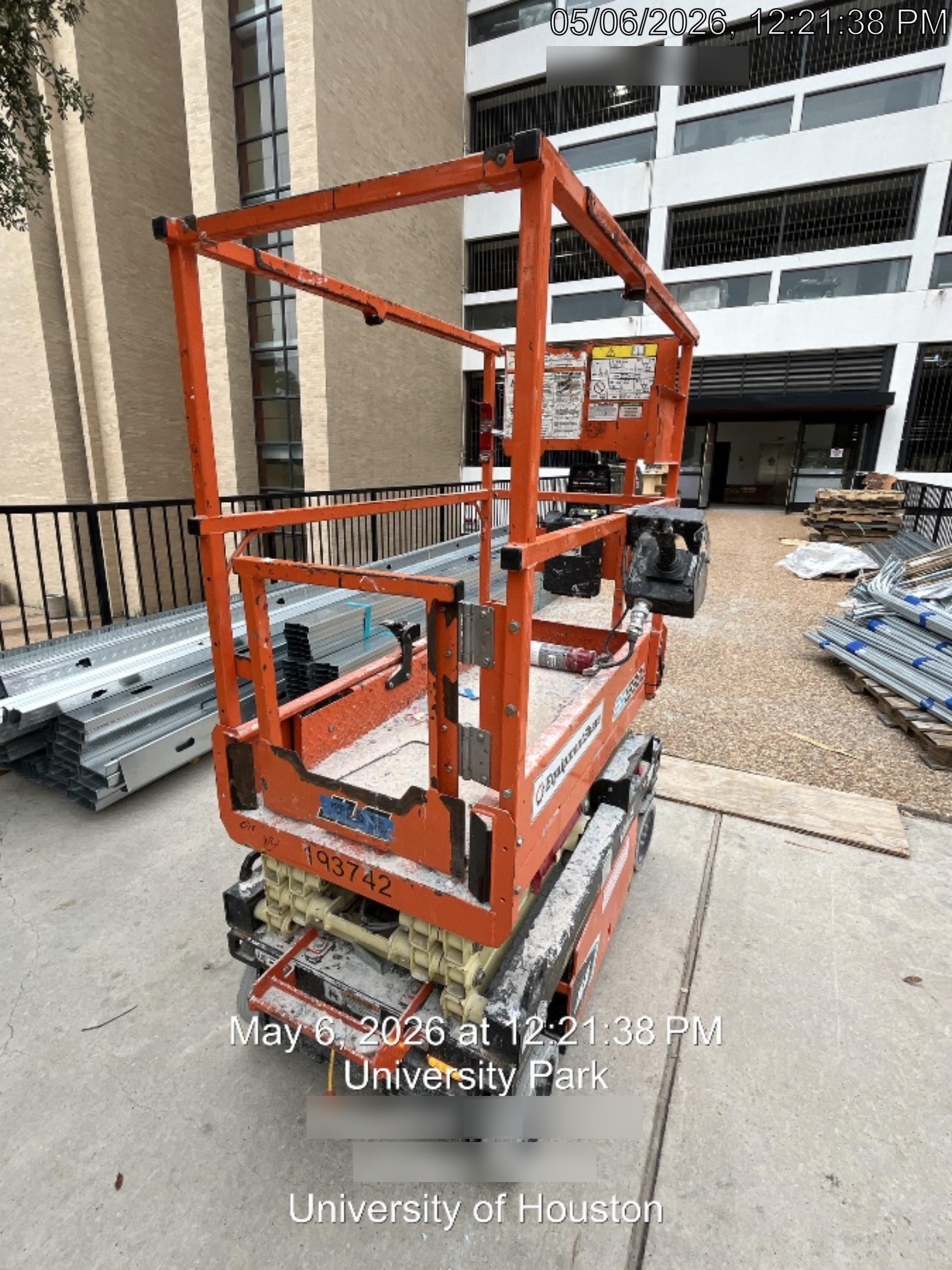 2021 JLG ES1330L
