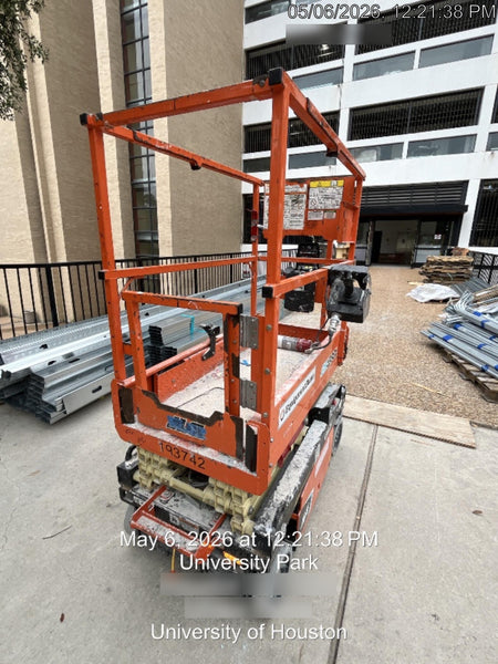 2021 JLG ES1330L