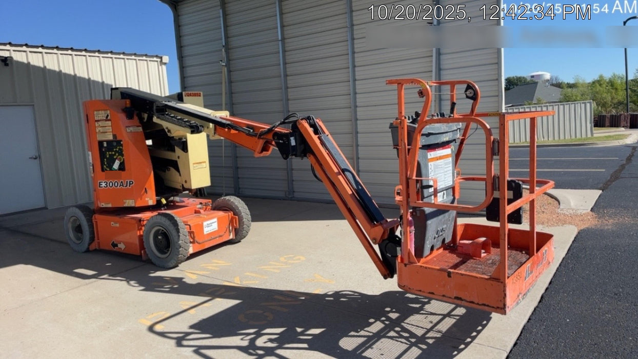 2019 JLG E300AJP