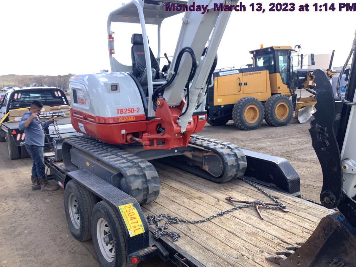 2023 TAKEUCHI TB250-2R