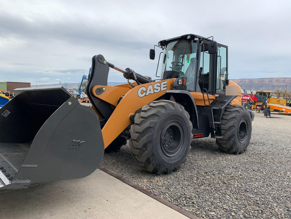 2022 CASE 821G
