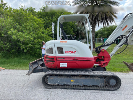 2023 TAKEUCHI TB250-2R