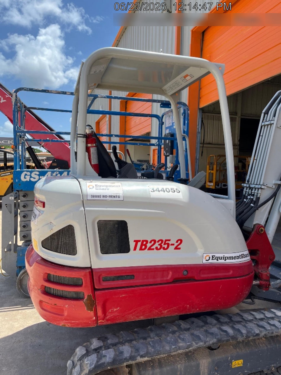 2023 TAKEUCHI TB235-2R