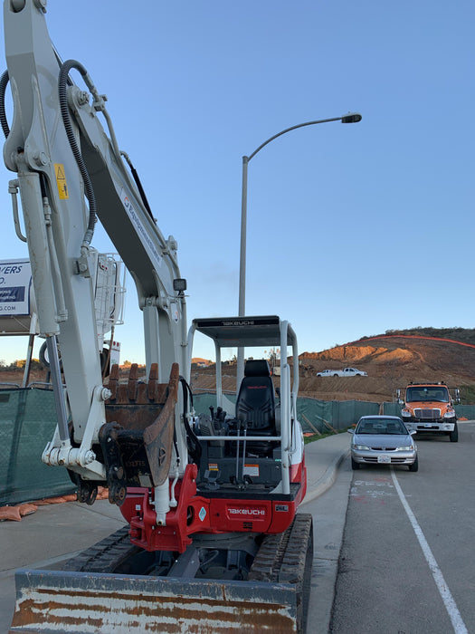 2021 TAKEUCHI TB250-2R