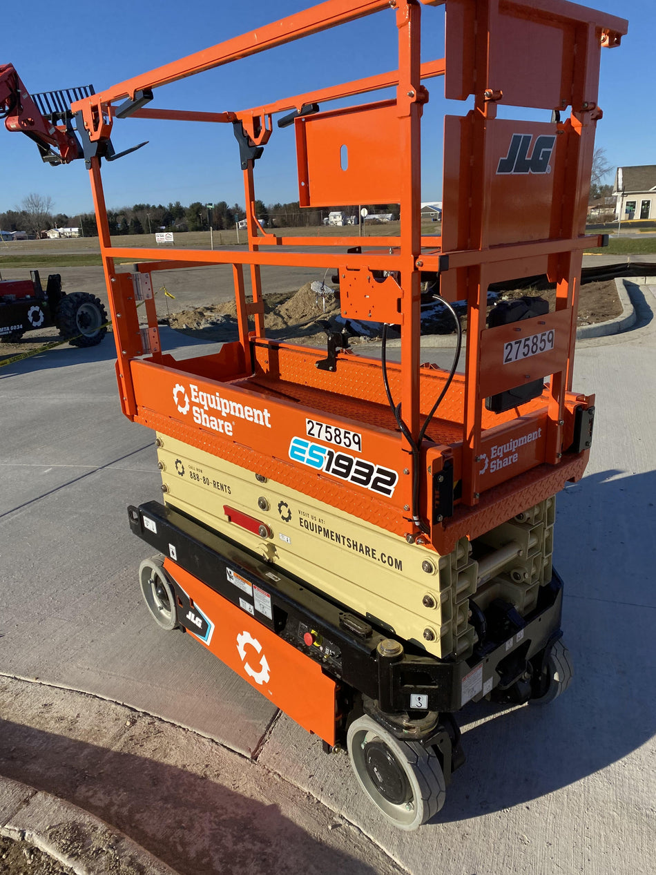2022 JLG ES1932