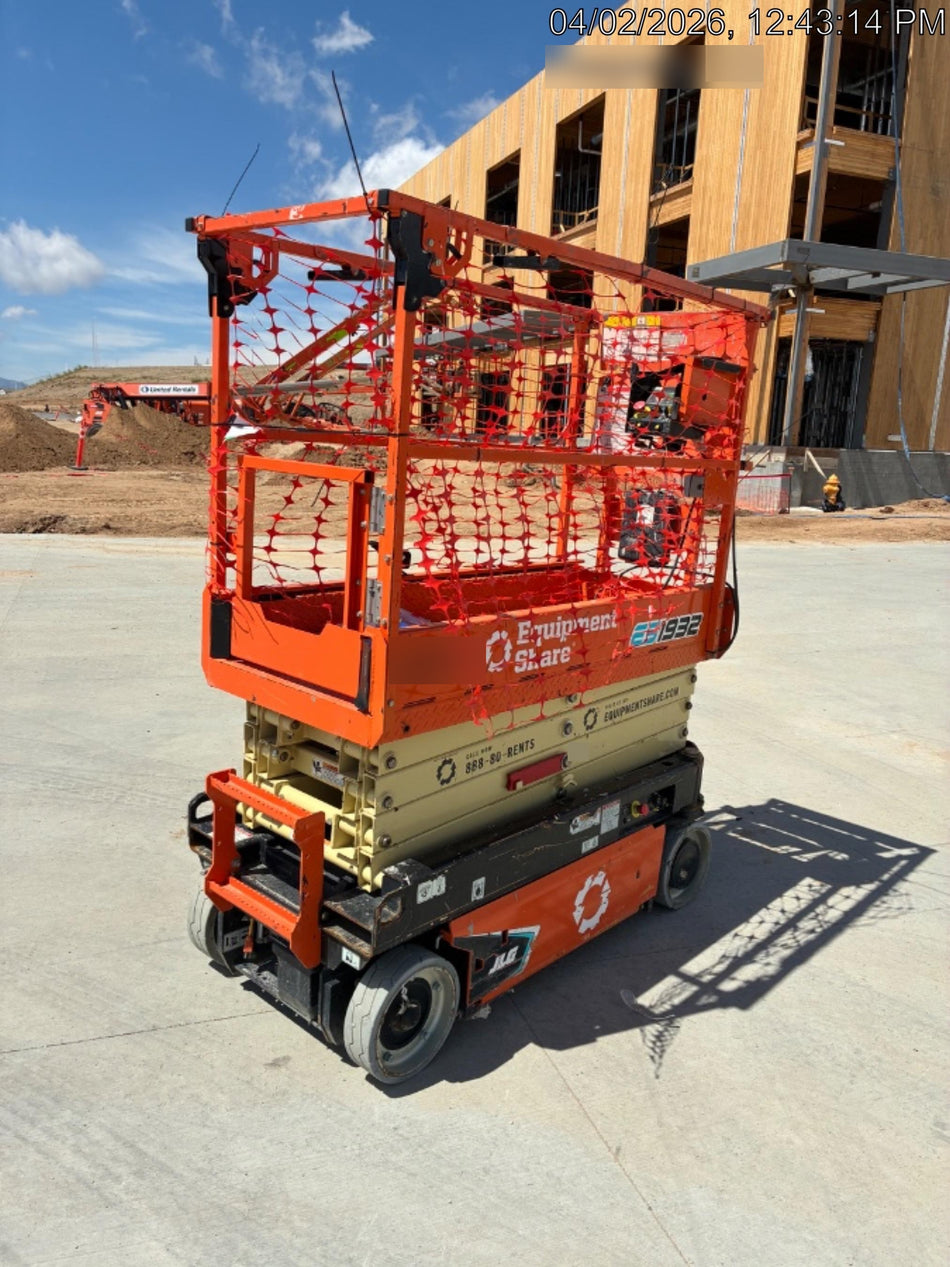 2022 JLG ES1932