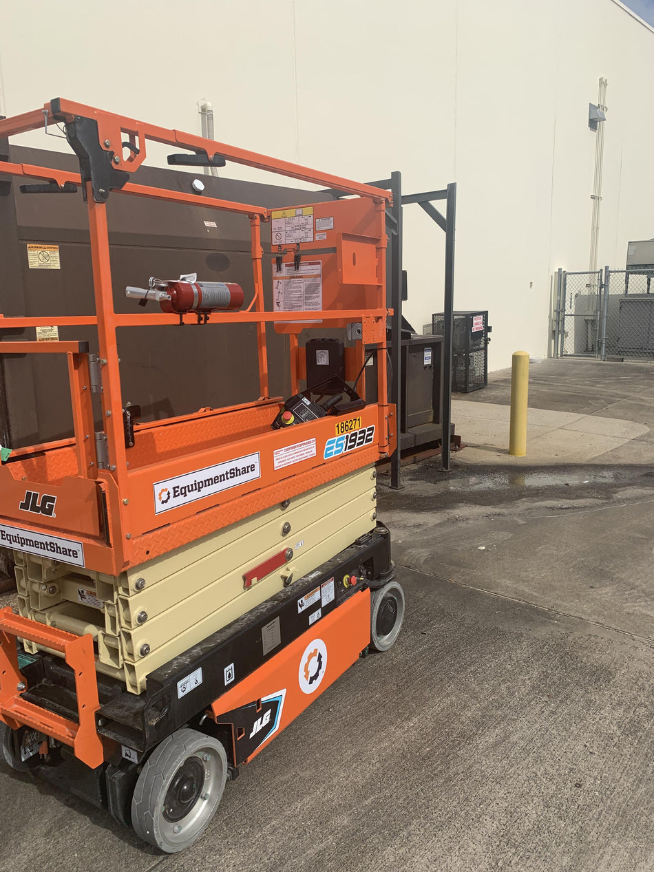 2021 JLG ES1932