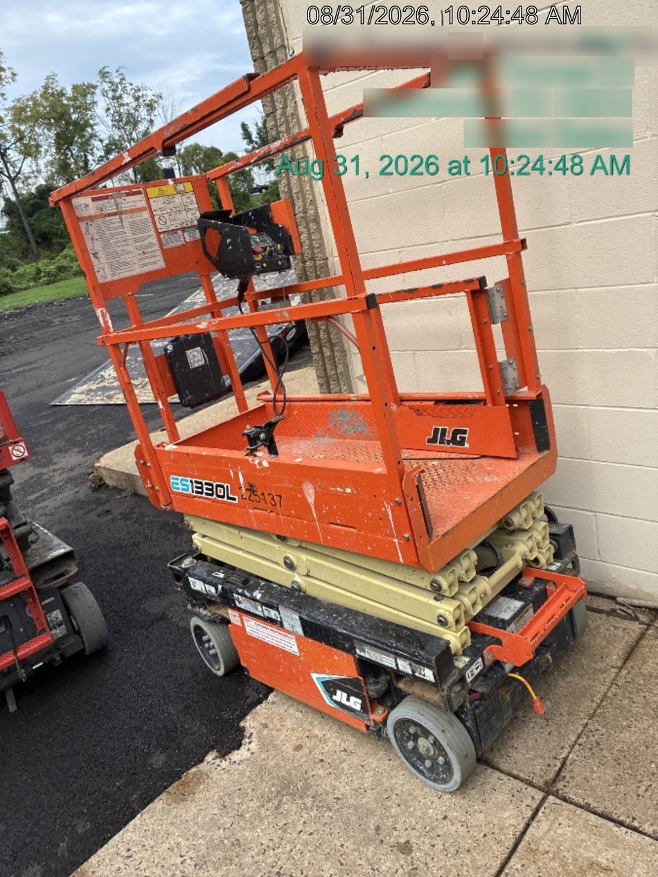 2022 JLG ES1330L