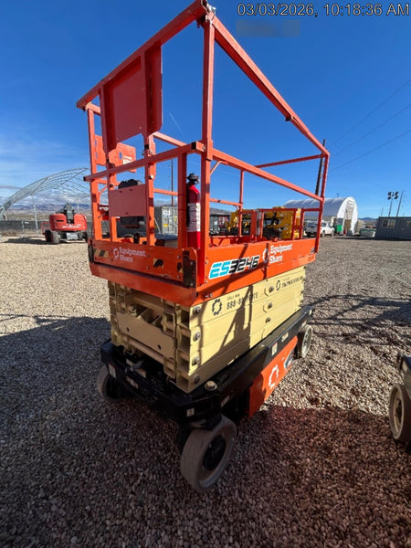 2022 JLG ES3246