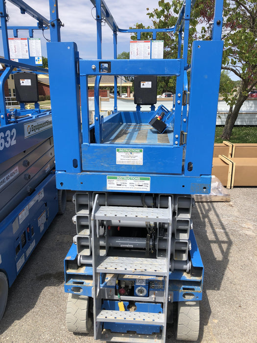 2019 Genie GS-2632 Folding rails with half height swing gate