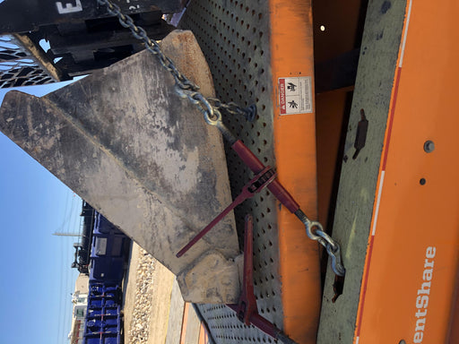 2019 Takeuchi TL8 Cab, Heat/AC, Defroster, 15" Wide Rubber Tracks, Back-up Alarm, Front & Rear Working Lights, Auxiliary Hydraulics, Two-Speed Travel, Electronic Monitoring System, Hydraulic Universal Quick Hitch 76" HD Dirt Bucket with 8 Teeth, 20.3 cubic feet Capacity