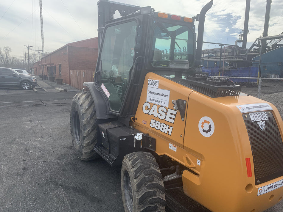 2022 CASE 588H