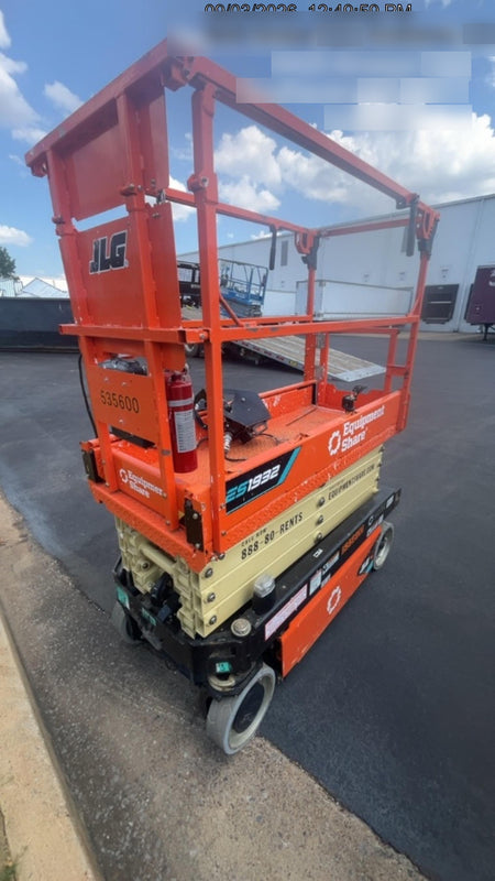 2025 JLG ES1932