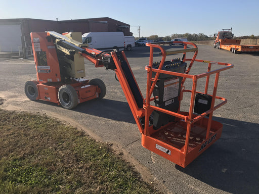 2019 JLG E300AJP