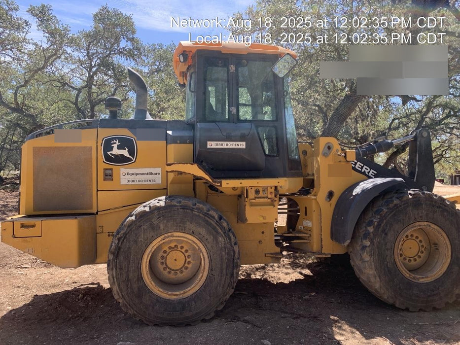 2019 John Deere 524L Cab/Heat/AIR, 3rd Function Hydraulics, Hydraulic JRB QC 2.75 Yd. Bucket, 60" Carriage/72" Forks