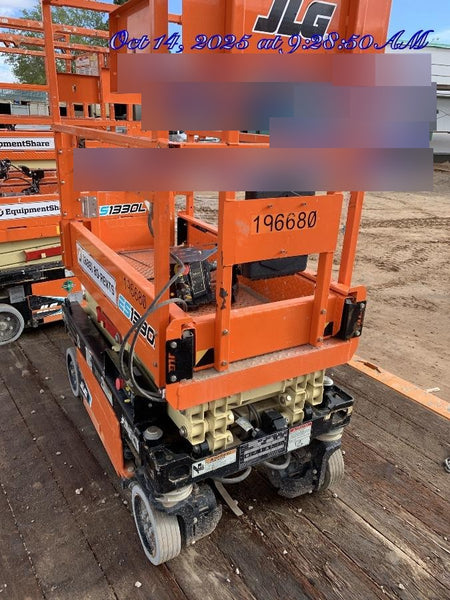 2021 JLG ES1330L