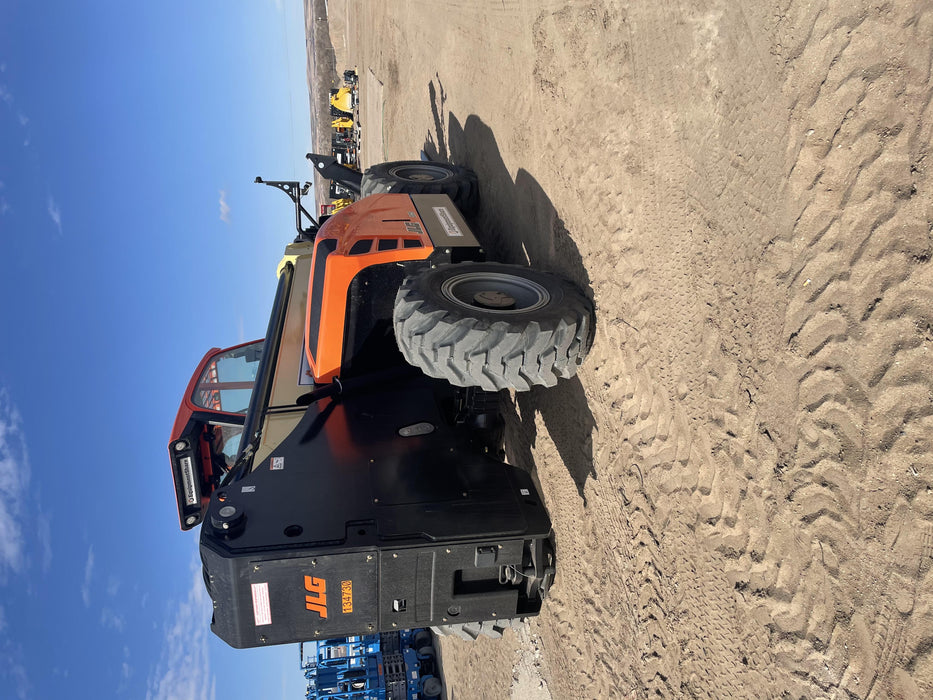 2021 JLG 1075