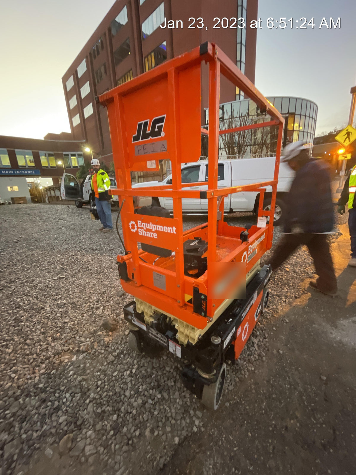 2022 JLG ES1330L