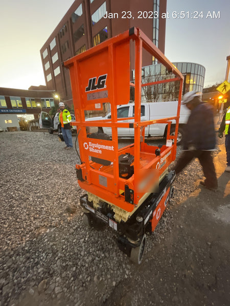 2022 JLG ES1330L