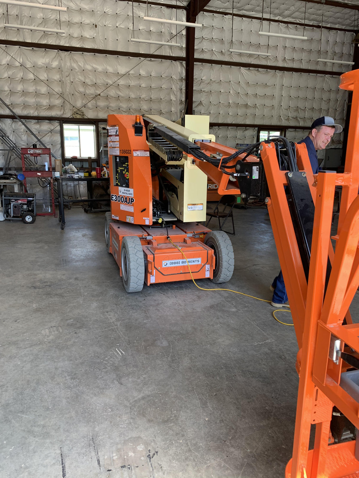 2021 JLG E300AJP