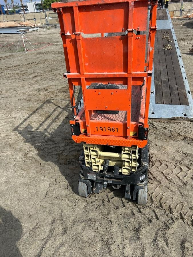 2021 JLG ES1932
