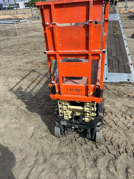 2021 JLG ES1932