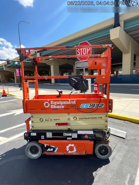 2022 JLG ES1932