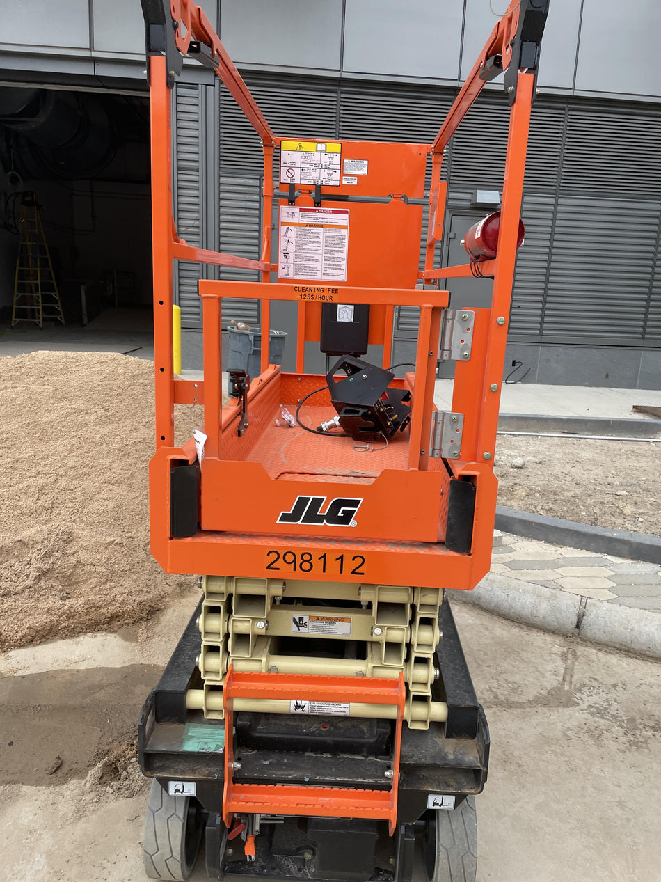 2023 JLG ES1932