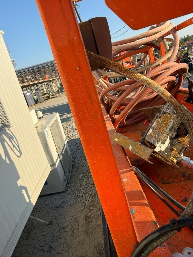 2022 JLG ES1932