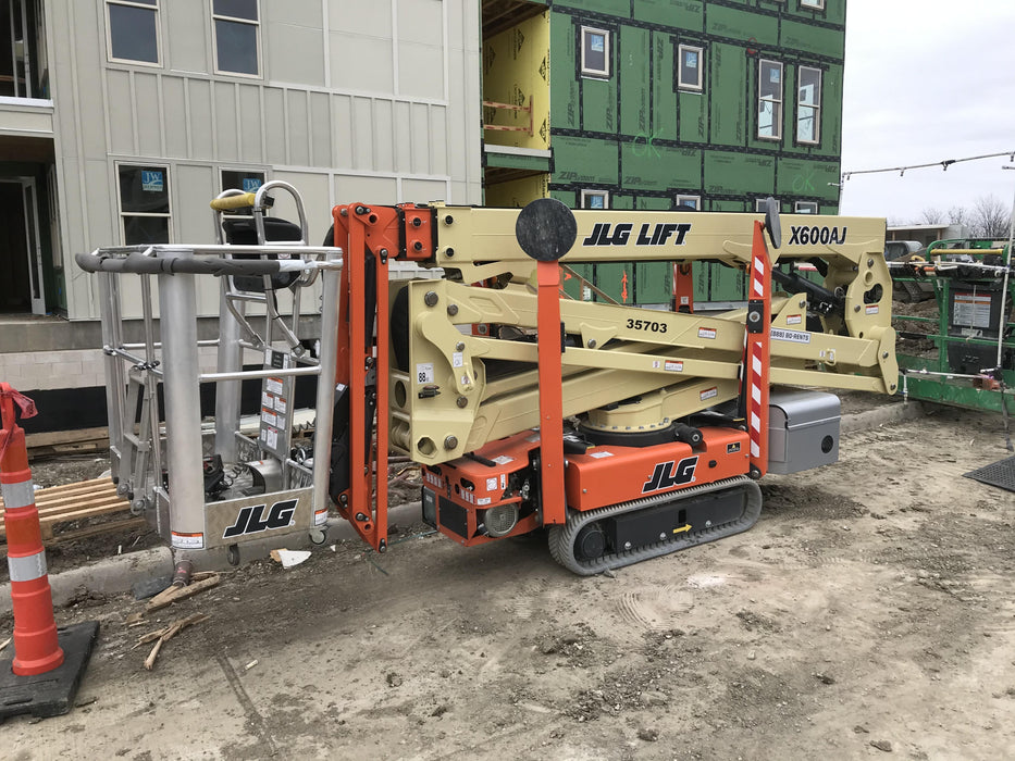 2019 JLG X600AJ