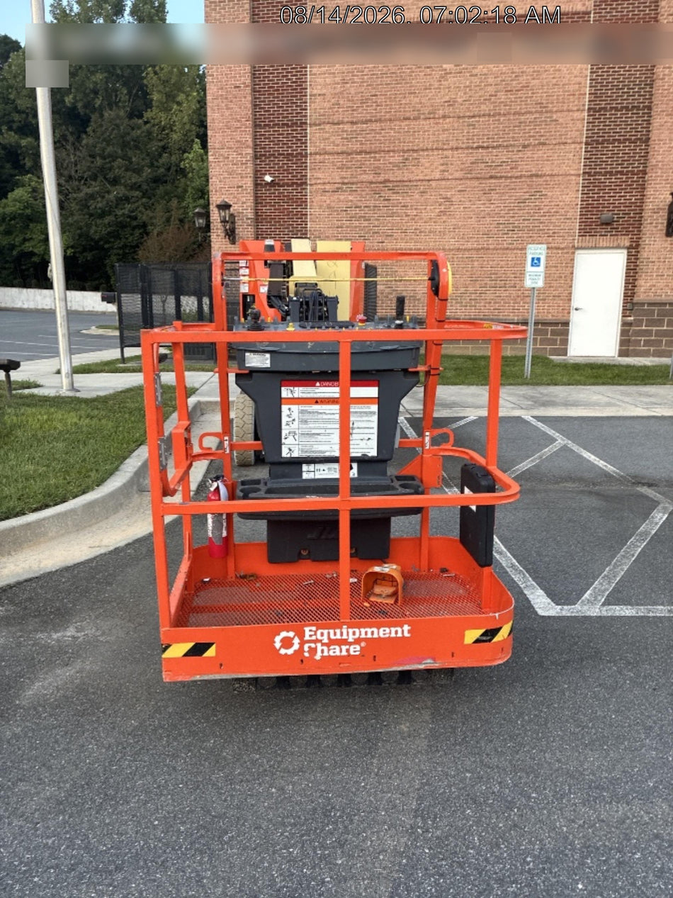 2025 JLG E300AJP